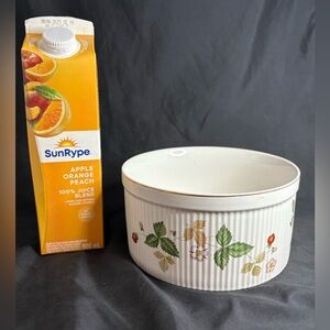 Wedgewood Wild Strawberry soufflé dish